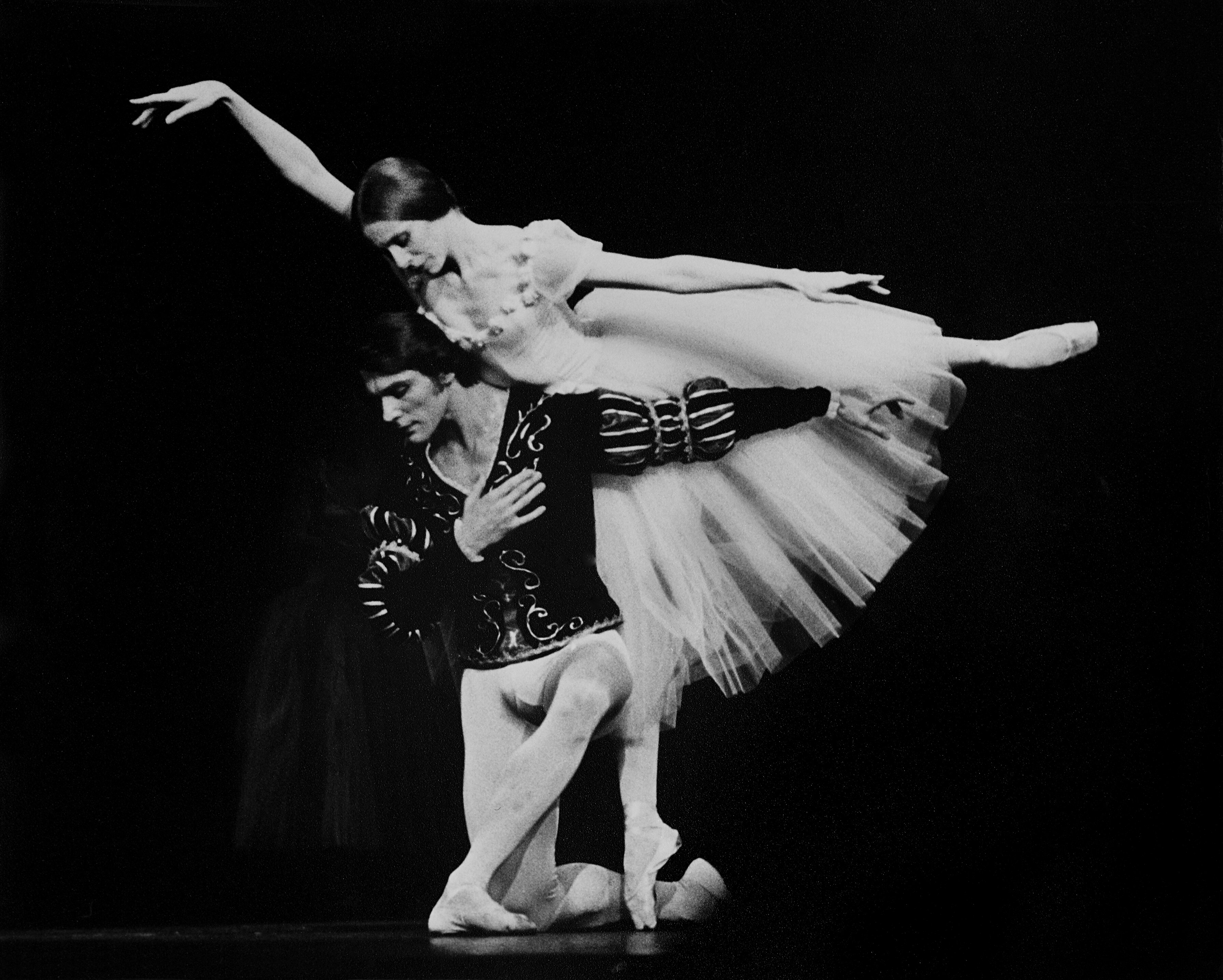 Ghislaine Thesmar et Michaël Denard, Ballet de l'Opéra de Paris, années 1980. Fonds Jacq-Médiathèque du CND.